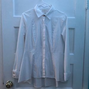 White buttoned shirt with Ruffled-bottom
